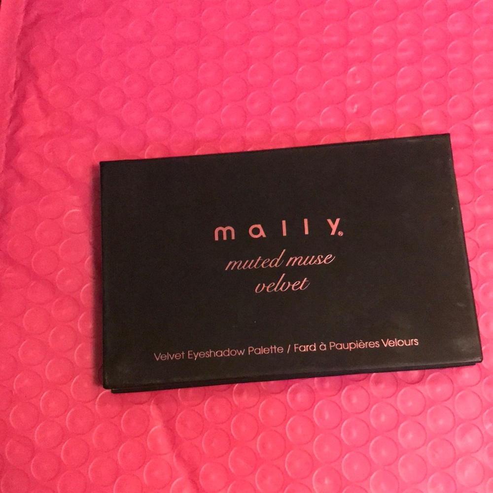 Mally muted muse velvet eyeshadow PALETTE 🎨 NWOT